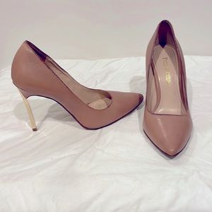 Enzo Angiolini Women’s classic nude pump with gold metal stiletto heel size 6